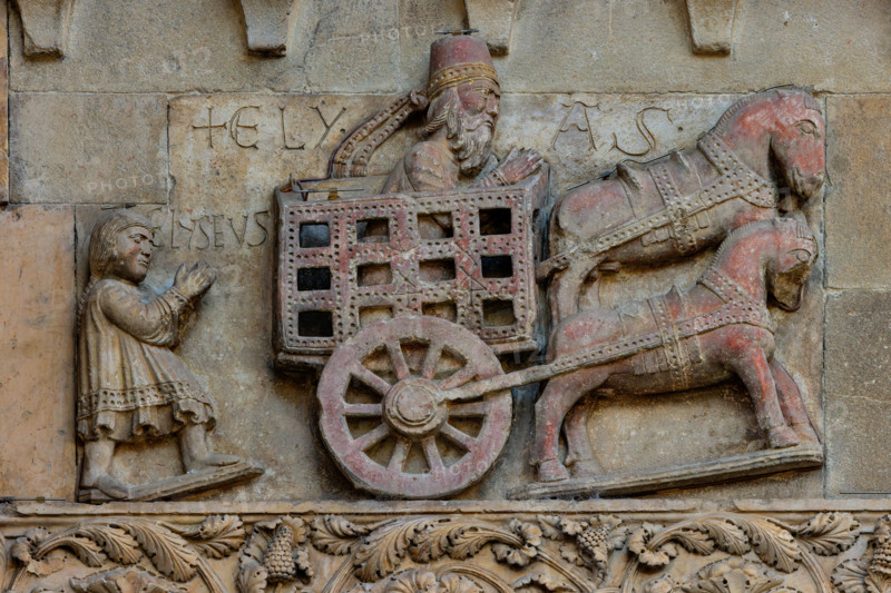 Fidenza, Duomo (Cattedrale di S. Donnino), Facciata: bassorilievo con "Il profeta Elia rapito in cielo con il suo carro e seguito da Eliseo, suo principale discepolo", di Benedetto Antelami e bottega.

[ENG]
Fidenza, Duomo (St. Donnino Cathedral), Façade: the bas-relief with "The prophet Elijah abducted to heaven with his chariot and followed by Elisha, his main disciple". Work by Benedetto Antelami and his workshop.
Cattedrale di S. Donnino, Fidenza (PR), Emilia Romagna, Italia - Italy