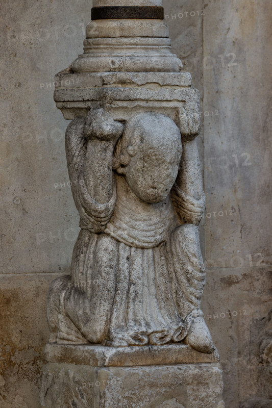 Fidenza, Duomo (St. Donnino Cathedral), facade, left portal: the right telamon supporting the prothyrum.
Work by Benedetto Antelami and workshop.
Cattedrale di San Donnino, Fidenza (PR), Emilia-Romagna, Italia - Italy