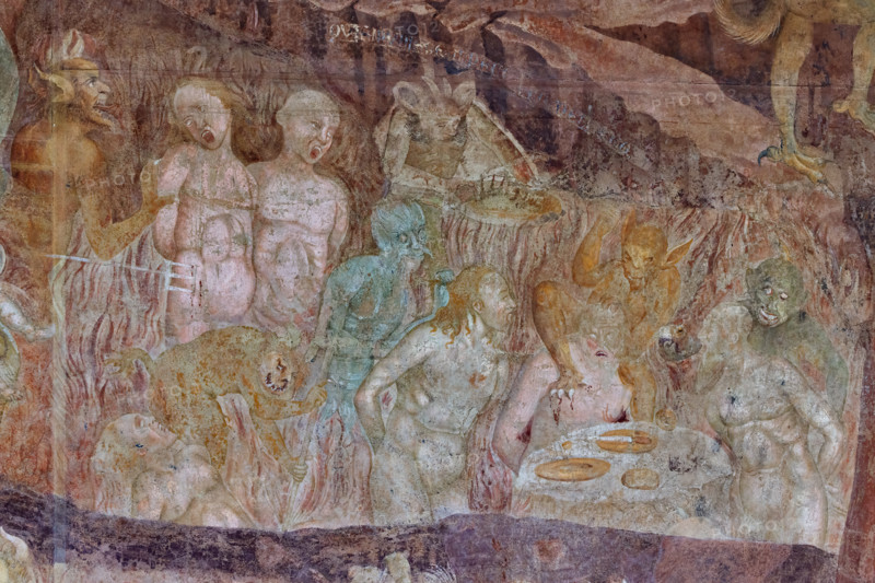 Pisa, Camposanto monumentale:
“Inferno”.  Affreschi di Buonamico Buffalmacco, 1336/1341.
Particolare con il girone dei golosi. A destra è una tavola tonda e imbandita di leccornie; i dannati sbavano ammanettati e trattenuti da sadici satanassi.

[ENG]
Pisa, Monumental Cemetery: “Hell”. Frescoes by Buonamico Buffalmacco, 1336/1341.
Detail of the circle of gluttons. On the right is a round table laden with delicacies; the damned drool, handcuffed and held by sadistic devils.
Camposanto Monumentale, Pisa (PI), Toscana - Tuscany, Italia - Italy