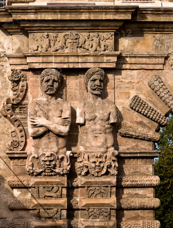 Palermo, Palazzo Reale o Palazzo dei Normanni, Torre di Porta Nuova: particolare dei telamoni, raffiguranti i Mori sconfitti da Carlo V.

[ENG]
Palermo, The Royal Palace or Palazzo dei Normanni (Palace of the Normans), Porta Nuova Tower: detail of the telamones, depicting the Moors defeated by Charles V.
Palazzo Reale (Palazzo dei Norma, Palermo (PA), Sicilia - Sicily, Italia - Italy