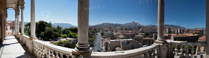 Palermo, Palazzo Reale o Palazzo dei Normanni: veduta dalla loggia di Torre di Porta Nuova sulla città, corso Calatafimi e la collina di Monreale.

[ENG]
Palermo, The Royal Palace or Palazzo dei Normanni (Palace of the Normans): view from the loggia of the Porta Nuova Tower on the city, Calatafimi Avenue and the hill of Monreale.
Palazzo Reale (Palazzo dei Norma, Palermo (PA), Sicilia - Sicily, Italia - Italy