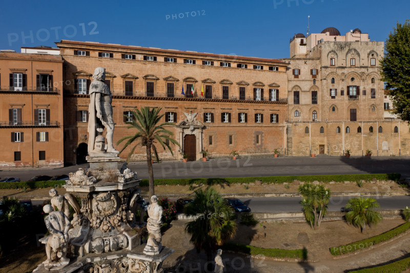 Palazzo Reale (Palazzo dei Normanni), fronte Nord-Est:
Palazzo Reale o "dei Normanni", Palermo (PA), Sicilia - Sicily, Italia - Italy