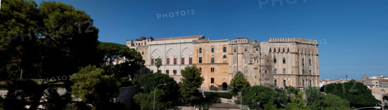 Palermo, The Royal Palace or Palazzo dei Normanni (Palace of the Normans): view of the South West side with the roof gardens of the St. Peter Bastion.
Palazzo Reale (Palazzo dei Norma, Palermo (PA), Sicilia - Sicily, Italia - Italy