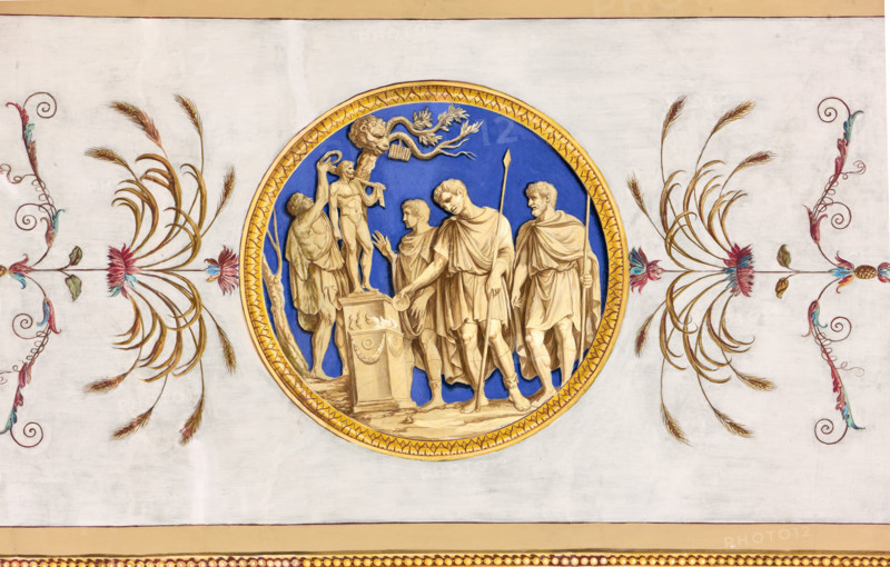Palermo, Palazzo Reale o Palazzo dei Normanni, Appartamento Reale, Sala d'Ercole (Parlamento
dell'Assemblea Regionale Siciliana), la volta,  fregio decorativo: medaglione con la venerazione di Ercole, pittura murale a secco di Giuseppe Velasco, 1812.

[ENG]
Palermo, The Royal Palace or Palazzo dei Normanni (Palace of the Normans), the Royal Apartment, The Hercules Hall (Parliament of the Sicily Regional Assembly), the vault, decorative frieze: Medallion with the Veneration of Hercules, dry wall painting by Giuseppe Velasco, 1812.
Palazzo Reale (Palazzo dei Norma, Palermo (PA), Sicilia - Sicily, Italia - Italy