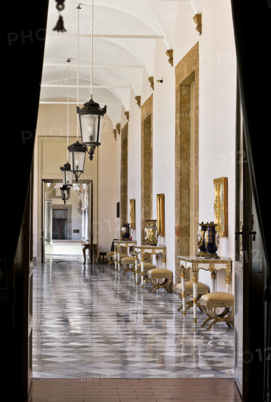 Palermo, Palazzo Reale o Palazzo dei Normanni, Appartamento Reale: corridoio che porta alla sala dei Vicere´.

[ENG]
Palermo, The Royal Palace or Palazzo dei Normanni (Palace of the Normans), The Royal Apartment: corridor which leads to the Viceroy Room.
Palazzo Reale (Palazzo dei Norma, Palermo (PA), Sicilia - Sicily, Italia - Italy