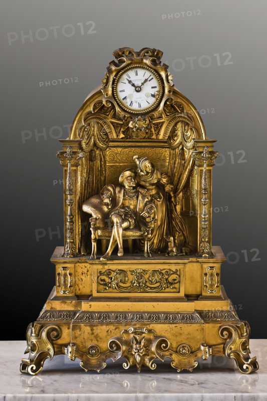 Palermo, Palazzo Reale o Palazzo dei Normanni, Appartamento Reale, corridoio che porta alla sala dei Vicere´: orologio da tavolo in bronzo dorato.

[ENG]
Palermo, The Royal Palace or Palazzo dei Normanni (Palace of the Normans), The Royal Apartment, corridor which leads to the Viceroy Room: table clock in golden bronze.
Palazzo Reale (Palazzo dei Norma, Palermo (PA), Sicilia - Sicily, Italia - Italy