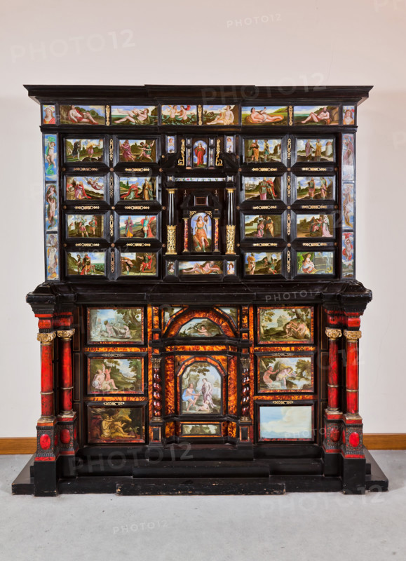 Palermo, Palazzo Reale o Palazzo dei Normanni, Appartamento Reale, Stanza del Monetiere (accanto al Gabinetto Cinese):   il Monetiere stipo in legno con impiallacciatura in ebano, e intarsi in tartaruga, lacche rosse e bronzo dorato. Pannelli in vetro dipinto con scene bibliche, mitologiche e allegoriche. Ebanisti siciliani, sec XVII.

[ENG]
Palermo, The Royal Palace or Palazzo dei Normanni (Palace of the Normans), The Royal Apartment, The Monetiere Room (next to the Chinese Room): the Monetiere, i.e. the wooden cabinet with an ebony veneer, and inlays in tortoise, red lacquers and gilded bronze. Painted glass panels with biblical, mythological and allegorical scenes. Sicilian cabinetmakers, XVII century.
Palazzo Reale (Palazzo dei Norma, Palermo (PA), Sicilia - Sicily, Italia - Italy