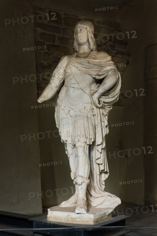 Palermo, Palazzo Reale o Palazzo dei Normanni, Cortile Maqueda: statua.

[ENG]
Palermo, The Royal Palace or Palazzo dei Normanni (Palace of the Normans), The Maqueda Courtyard: statue.
Palazzo Reale (Palazzo dei Norma, Palermo (PA), Sicilia - Sicily, Italia - Italy