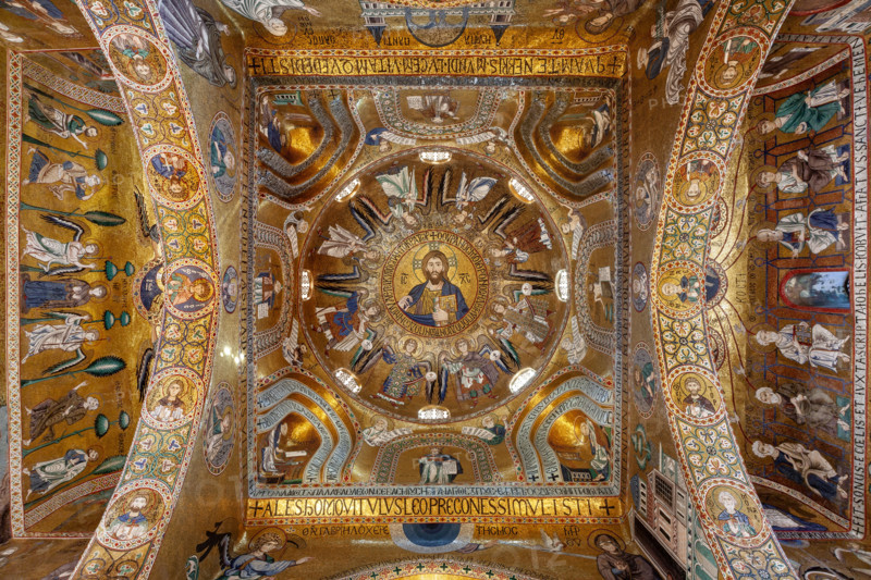 Palermo, Palazzo Reale o Palazzo dei Normanni,  Cappella Palatina (Basilica),cupola del transetto: "Cristo Pantocratore benedicente fra angeli e arcangeli", XII secolo.

[ENG]
Palermo, The Royal Palace or Palazzo dei Normanni (Palace of the Normans), The Palatine Chapel (Basilica), dome of the transept: "Blessing Christ Pantocrator between angels and archangels", XII century.
Palazzo Reale (Palazzo dei Norma, Palermo (PA), Sicilia - Sicily, Italia - Italy