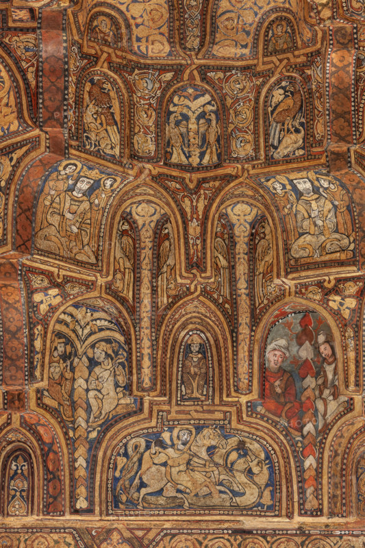 Palermo, Palazzo Reale o Palazzo dei Normanni,  Cappella Palatina (Basilica), navata centrale:  soffitto ligneo, realizzato da maestri di scuola fatimide e costituito da cassoni lignei a muqarnas, dipinte con immagini rare (ornamenti fitoformi e zoomorfi, uccelli, animali fantastici e mitologici, tra cui figure umane in scene di caccia, di guerra e d'amore, suonatori, danzatori e danzatrici del ventre, giocatori di scacchi. Figurazioni generalmente vietate dalla tradizione musulmana) e iscrizioni cufiche (1143). 
Particolare.

[ENG]
Palermo, The Royal Palace or Palazzo dei Normanni (Palace of the Normans), The Palatine Chapel (Basilica), central nave: wooden ceiling, created by Fatimid school masters and consisting of wooden coffers called muqarnas, painted with rare images (phytoform and zoomorphic ornaments, birds, fantastic and mythological animals, including human figures in hunting, making war and  love, players, dancers and belly dancers, chess players: These figures are gene...