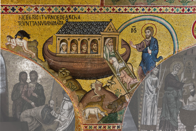 Palermo, Palazzo Reale o Palazzo dei Normanni,  Cappella Palatina (Basilica), ciclo di mosaici Vecchio Testamento, pennacchi della navata centrale: "Noè fa sbarcare gli animali dall'Arca", secolo XII.

[ENG]
Palermo, The Royal Palace or Palazzo dei Normanni (Palace of the Normans), The Palatine Chapel (Basilica), cycle of mosaics on the Old Testament, pendentive of the nave: "Noah Landing the Animals from the Ark, XII century.
Palazzo Reale (Palazzo dei Norma, Palermo (PA), Sicilia - Sicily, Italia - Italy