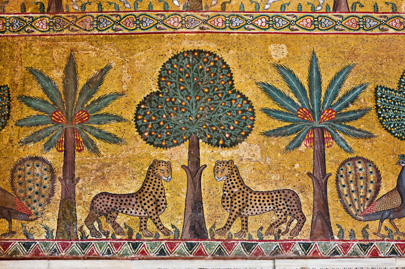 Palermo, The Royal Palace or Palazzo dei Normanni (Palace of the Normans), Pisana Tower, the King Roger Room: view of the Room which was commissioned by King Roger II d'Altavilla. It is characterized by large mosaic surfaces of great value representing plant elements and scenes of courtly and hunting style, symbols of the Norman power (hunting scenes with archers and deer, peacocks, swans, and mythological centaurs, griffins and other exotic animals among luxuriant vegetation). Mosaics are characterised by Greek Byzantine style (XIII century).
Detail with leopards and palm and banana trees.
Palazzo Reale (Palazzo dei Norma, Palermo (PA), Sicilia - Sicily, Italia - Italy