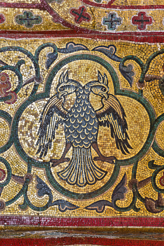 Palermo, Palazzo Reale o Palazzo dei Normanni, Torre Pisana, Sala di Re Ruggero(sala voluta da Re Ruggero II d'Altavilla): decorazione del sottarco della volta con mosaici di animali. Questi mosaici risalgono al periodo di Federico II di Svevia.
Particolare con aquila bifronte (stemma reale dell'Imperatore Federico II).

[ENG]
Palermo, The Royal Palace or Palazzo dei Normanni (Palace of the Normans), Pisana Tower,  the King Roger Room (the Room which was commissioned by King Roger II d'Altavilla): decoration of the arch below the vault with mosaics of animals. These mosaics date back to the period of Frederick II.
Detail with double headed eagle (emblem of Emperor Frederik II).
Palazzo Reale (Palazzo dei Norma, Palermo (PA), Sicilia - Sicily, Italia - Italy