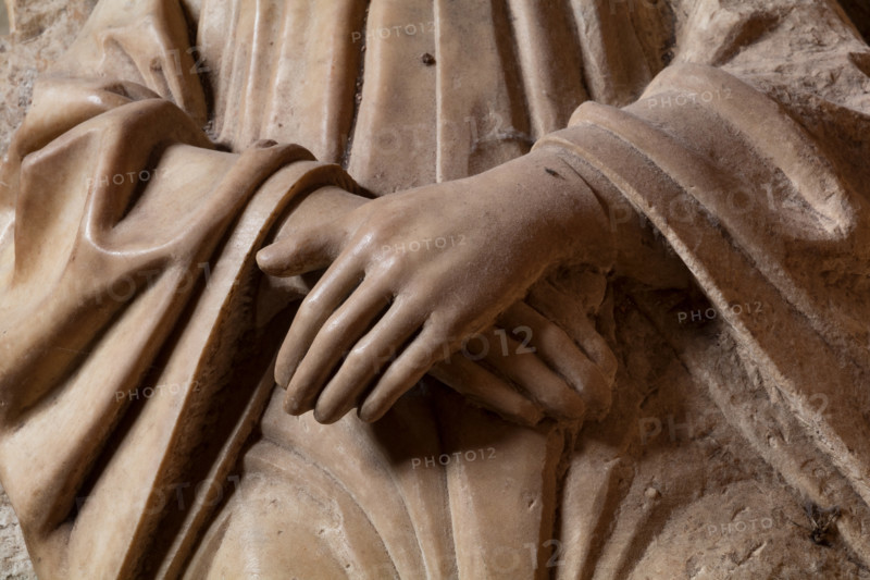 Modena, Duomo, interno, navata destra: monumento funerario dedicato a Francesco Molza; di Bartolomeo Spani, 1516. Marmo di Carrara, marmo proconnesio, pietra d'Istria e rosso ammonitico.

[ENG]
Modena, Cathedral, interior, right aisle: funerary monument dedicated to Francesco Molza; Bartolomeo Spani, 1516. Carrara marble, Proconnesian marble, Istrian stone and red ammonitic stone.