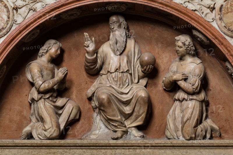 Modena, Duomo, interno, navata destra: monumento funerario dedicato a Francesco Molza; di Bartolomeo Spani, 1516. Marmo di Carrara, marmo proconnesio, pietra d'Istria e rosso ammonitico.

[ENG]
Modena, Cathedral, interior, right aisle: funerary monument dedicated to Francesco Molza; Bartolomeo Spani, 1516. Carrara marble, Proconnesian marble, Istrian stone and red ammonitic stone.