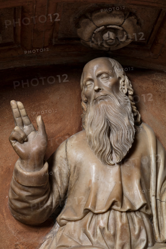 Modena, Duomo, interno, navata destra: monumento funerario dedicato a Francesco Molza; di Bartolomeo Spani, 1516. Marmo di Carrara, marmo proconnesio, pietra d'Istria e rosso ammonitico.

[ENG]
Modena, Cathedral, interior, right aisle: funerary monument dedicated to Francesco Molza; Bartolomeo Spani, 1516. Carrara marble, Proconnesian marble, Istrian stone and red ammonitic stone.