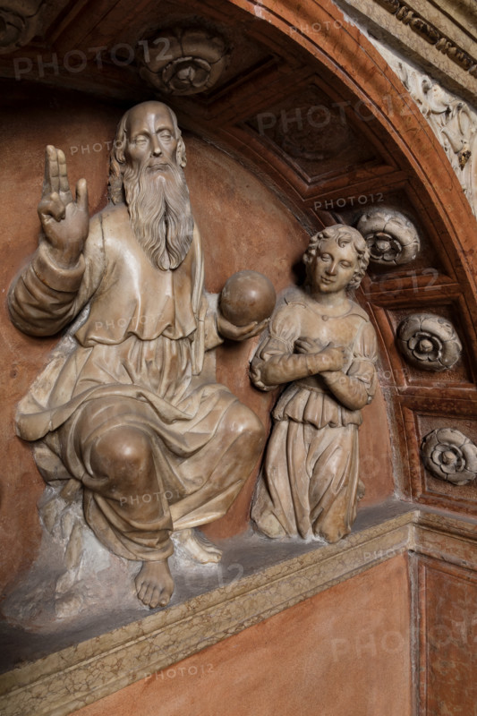 Modena, Duomo, interno, navata destra: monumento funerario dedicato a Francesco Molza; di Bartolomeo Spani, 1516. Marmo di Carrara, marmo proconnesio, pietra d'Istria e rosso ammonitico.

[ENG]
Modena, Cathedral, interior, right aisle: funerary monument dedicated to Francesco Molza; Bartolomeo Spani, 1516. Carrara marble, Proconnesian marble, Istrian stone and red ammonitic stone.