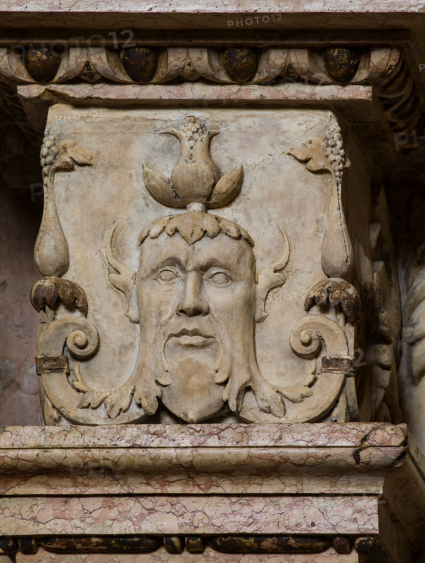 Modena, Duomo, interno, navata destra: monumento funerario dedicato a Francesco Molza; di Bartolomeo Spani, 1516. Marmo di Carrara, marmo proconnesio, pietra d'Istria e rosso ammonitico.

[ENG]
Modena, Cathedral, interior, right aisle: funerary monument dedicated to Francesco Molza; Bartolomeo Spani, 1516. Carrara marble, Proconnesian marble, Istrian stone and red ammonitic stone.
Duomo, Modena (MO), Emilia Romagna, Italia - Italy