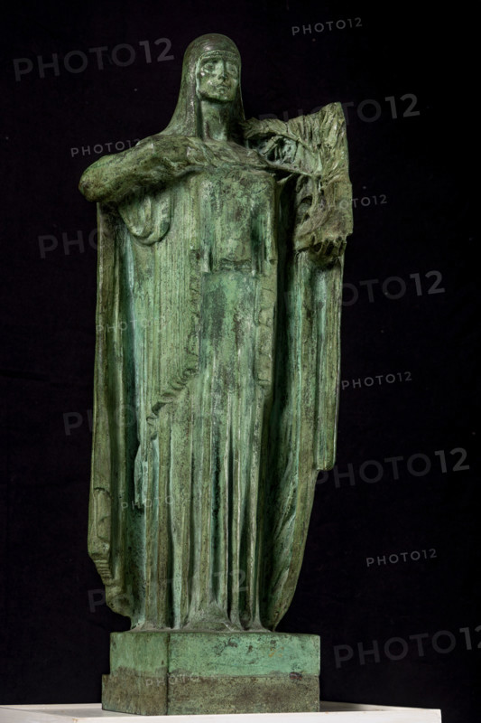Collezione Assicoop Unipol, inv. n° 915: 
Ermenegildo Luppi (1877-1973); “Athena - La Poesia” (scultura in bronzo, h. 74).


[ENG]
Ermenegildo Luppi (1877-1973); “Athena - The Poetry” (bronze sculpture, h. 74).
Collezione Assicoop - Unipol, Modena (MO), Emilia Romagna, Italia - Italy