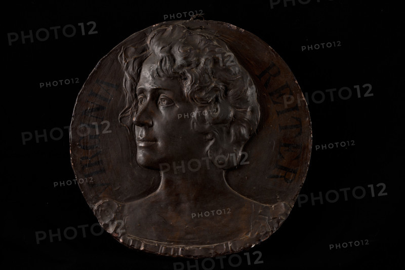 Collezione Assicoop Unipol, inv. n° 916: 
Maria Capello (1878 - 1966); “Ritratto di Paolo Ferrari” (rilievo tondo in gesso, diametro cm. 54).

[ENG]
Maria Capello (1878-1966); “Portrait of Paolo Ferrari” (round plaster relief, diameter 54 cm).
Collezione Assicoop - Unipol, Modena (MO), Emilia Romagna, Italia - Italy
