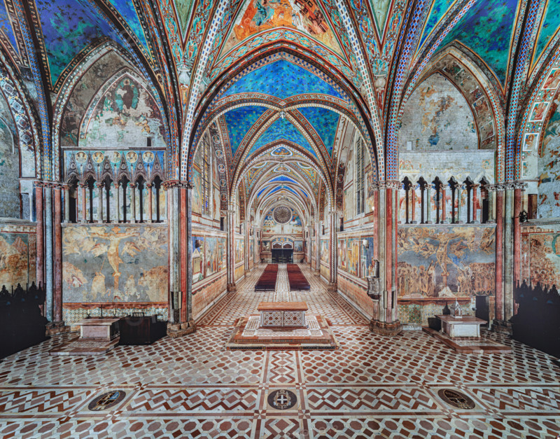 Assisi, Basilica superiore di San Francesco: veduta del transetto verso est. A destra e sinistra le due crocifissioni di Cimabue (Cenni di Pepo 1277-1283?). Al centro: la navata e la controfacciata.

[ENG]
Assisi, Upper Basilica of San Francis: view of the transept towards the east. On the right and left the two crucifixions by Cimabue (Cenni di Pepo 1277-1283?). In the center: the nave and the counterfaçade.
Basilica di San Francesco, Assisi (PG), Umbria, Italia - Italy