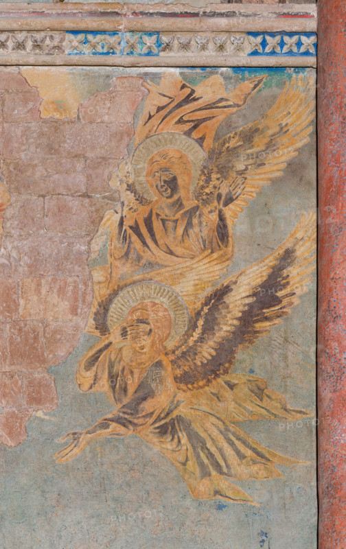 Assisi, Basilica superiore di San Francesco, transetto meridionale, parete est, Crocifissione: dettaglio con angeli dolenti. 
Affreschi di Cimabue (Cenni di Pepo 1277-1283?).

[ENG]
Assisi, Upper Basilica of San Francesco, south transept, east wall, Crucifixion: detail with painful angels .
Frescoes by Cimabue (Cenni di Pepo 1277-1283?).
Basilica superiore di San France, Assisi (PG), Umbria, Italia - Italy