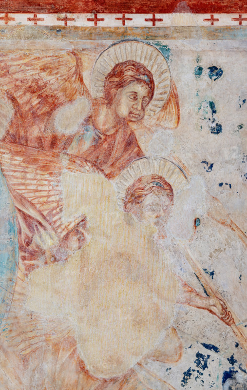 Assisi, Basilica superiore di San Francesco, transetto meridionale, parete sud, “Visioni apocalittiche”: “Cristo apocalittico”. Particolare degli “angeli tubicini”. Affreschi di Cimabue (Cenni di Pepo 1277-1283?) e bottega.

[ENG]
Assisi, Upper Basilica of Saint Francis, the southern transept, the southern wall, “Apocalyptic visions”: “Apocalyptic Christ”. Detail of “angels playing the Last Judgment trumpets”. Frescoes by Cimabue (Cenni di Pepo 1277-1283?) and workshop.
Basilica di San Francesco, Assisi (PG), Umbria, Italia - Italy