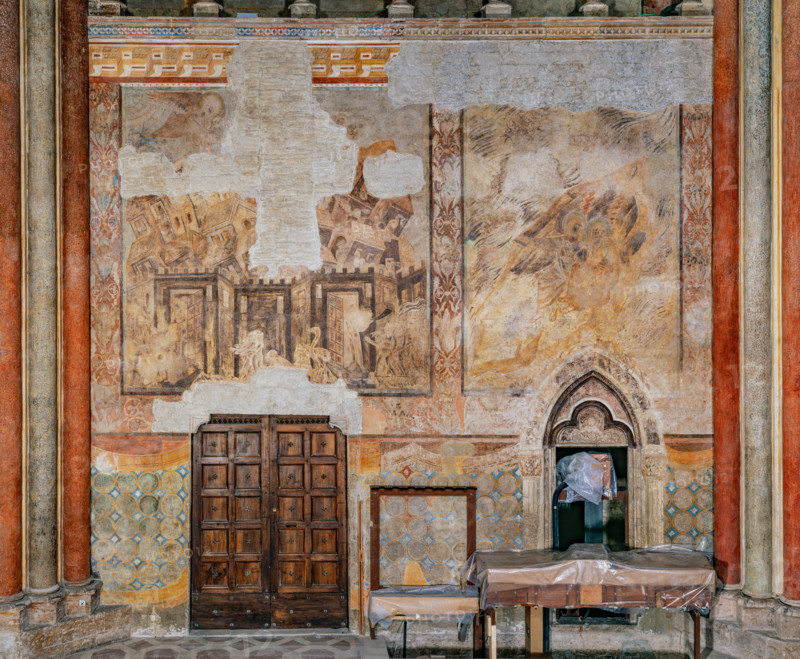 Assisi, Basilica superiore di San Francesco, transetto meridionale, parete ovest, registro inferiore: “Visioni apocalittiche. 
Affreschi di Cimabue (Cenni di Pepo 1277-1283?) e bottega.

[ENG]
Assisi, Upper Basilica of Saint Francis, southern transept: view of the west wall with “Visions of the Apocalypse”. 
Frescoes by Cimabue (Cenni di Pepo 1277-1283?) and workshop.
Basilica di San Francesco, Assisi (PG), Umbria, Italia - Italy