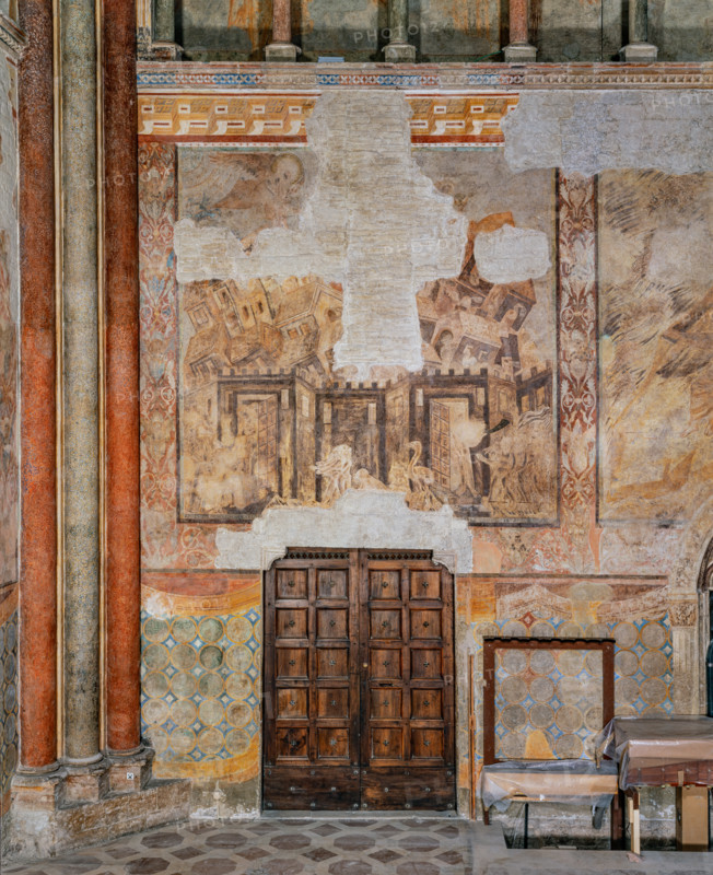 Assisi, Basilica superiore di San Francesco, transetto meridionale, parete ovest: “La caduta di Babilonia”. Affreschi di Cimabue (Cenni di Pepo 1277-1283?) e bottega.

[ENG]
Assisi, Upper Basilica of Saint Francis, southern transept: view of the west wall with “The Fall of Babylon”. Frescoes by Cimabue (Cenni di Pepo 1277-1283?) and workshop.
Basilica di San Francesco, Assisi (PG), Umbria, Italia - Italy