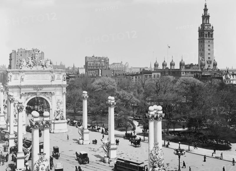 Madison Square and Dewey Arch, New York City, New York, USA, Detroit Publishing Company, 1900