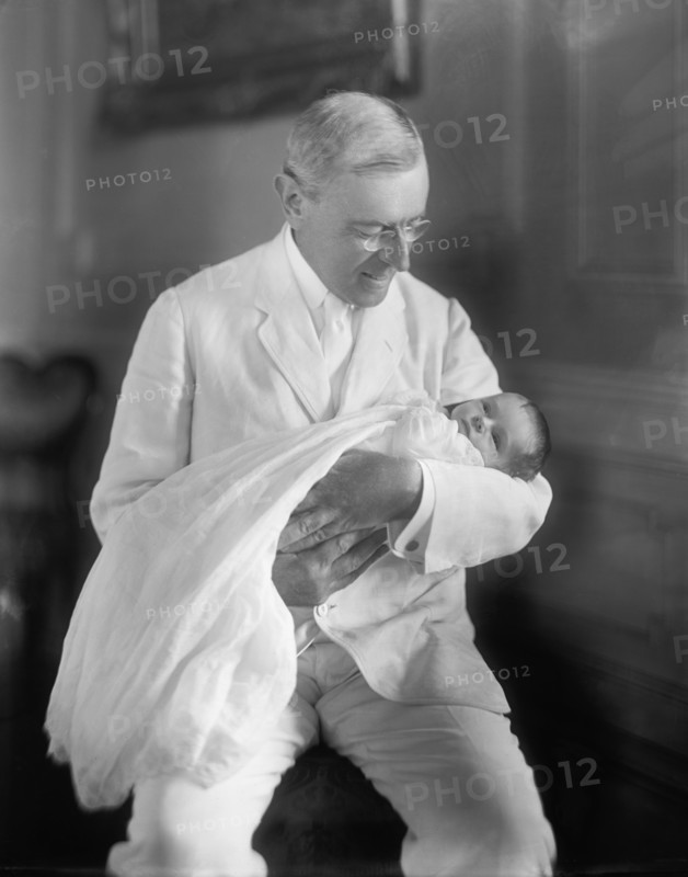 U.S. President Woodrow Wilson Holding Granddaughter, Ellen Wilson McAdoo, Portrait, Harris & Ewing, 1915