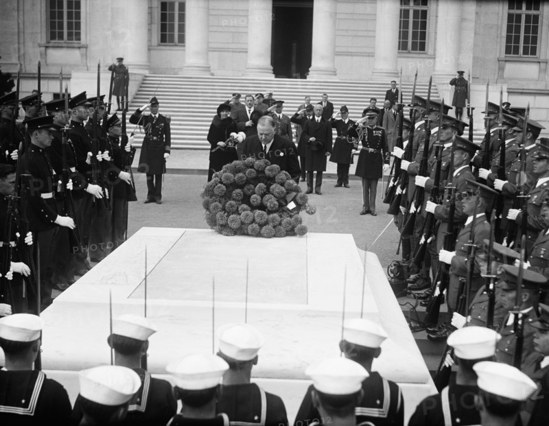U.S. President Herbert Hoover at Tomb of Unknown Soldier, Arlington National Cemetery, Arlington, Virginia, USA, Harris & Ewing, 1930