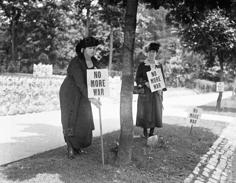 Roadside Picketers with Signs "No More War", USA, Harris & Ewing, 1922