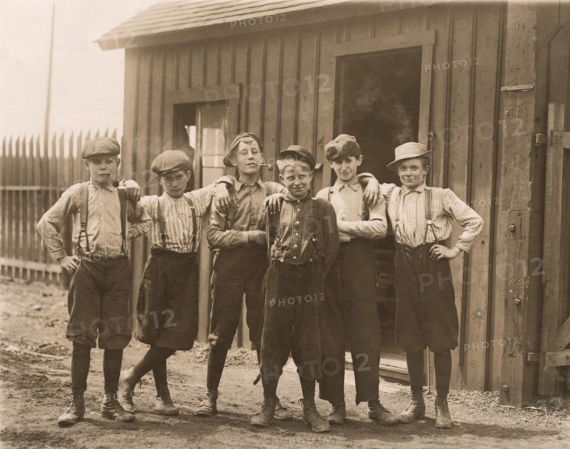 Young Boys on Break at Glass Factory, Saint Louis, Missouri, USA, Lewis Hine, 1910