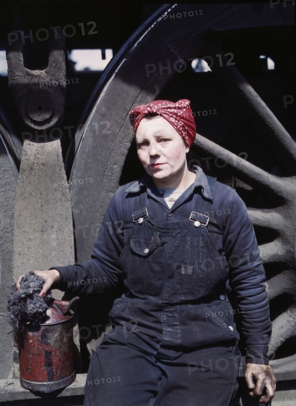 Mrs. Marcella Hart, Wiper for Chicago & Northwestern Transportation Company, Clinton, Iowa, USA, Jack Delano for Office of War Information, 1943