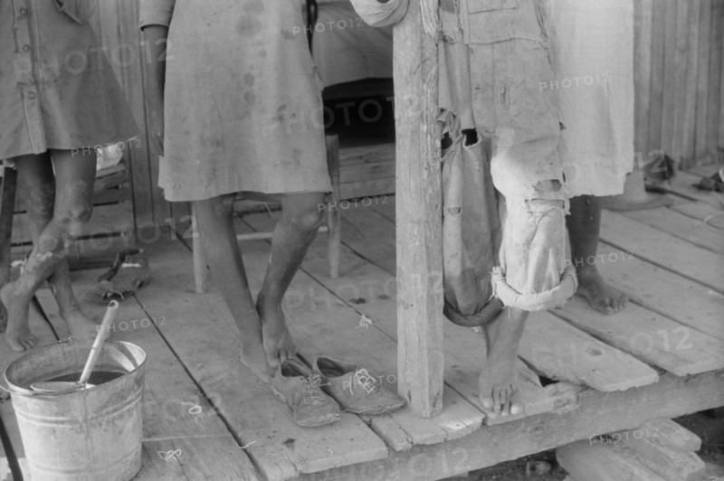 Feet of Children on Farm near Greensboro, Alabama, USA, Jack Delano for Farm Security Administration, May 1941