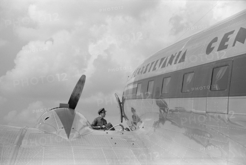 Loading Baggage onto Airplane, Municipal Airport, Washington DC, USA, Jack Delano for Farm Security Administration, July 1941