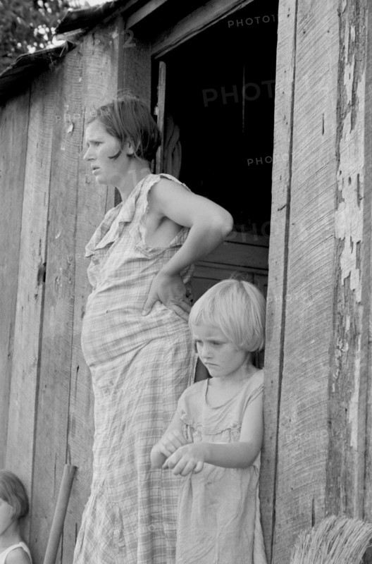 Wife and Child of Sharecropper, Washington County, Arkansas, USA, Arthur Rothstein for Farm Security Administration, August 1935