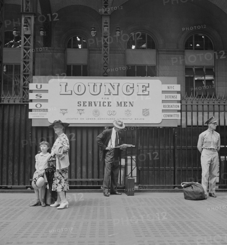 People Waiting for Trains, Pennsylvania Station, New York City, New York, USA, Marjorie Collins for Office of War Information, August 1942