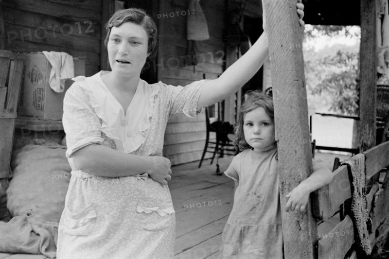 Sharecropper's Wife and Child, Ozark Mountains, Arkansas, USA, Arthur Rothstein for Farm Security Administration (FSA), August 1935