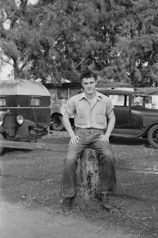 Young Migrant Packinghouse Worker, Belle Glade, Florida, USA, Arthur Rothstein for Farm Security Administration (FSA), January 1937