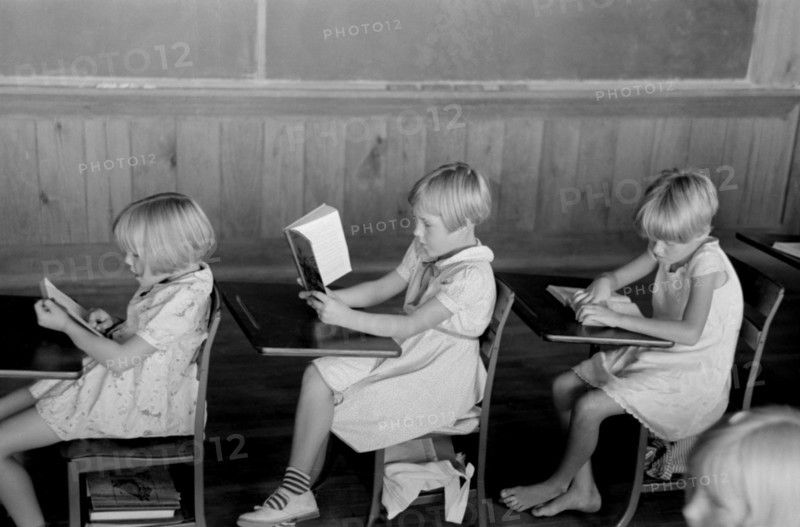 Schoolchildren Reading in Classroom, Fort Dick Project, Arkansas, USA, Russell Lee, September 1938