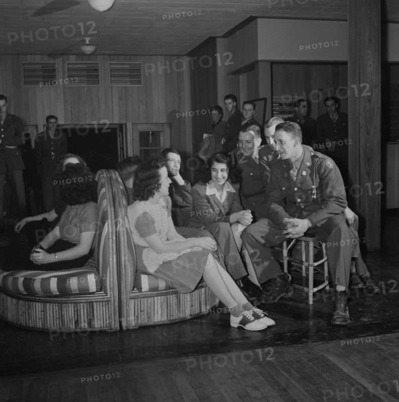 Break during Bi-Weekly "Open House" Dance, Main Lounge of Idaho Hall, Arlington Farms, a Residence for Women who work in Government during War, Arlington, Virginia, Esther Bubley for Office of War Information, USA, June 1943