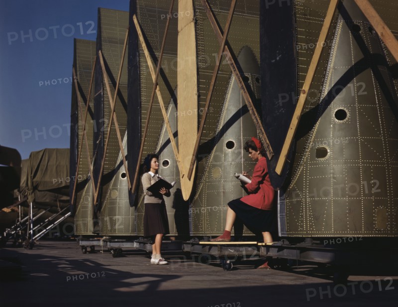 Female Inspectors Making Notes while Checking Cargo Transport Inner wings before Assembly on Fuselage, Douglas Aircraft Company, Long Beach, California, USA, Alfred T. Palmer for Office of War Information, October 1942
