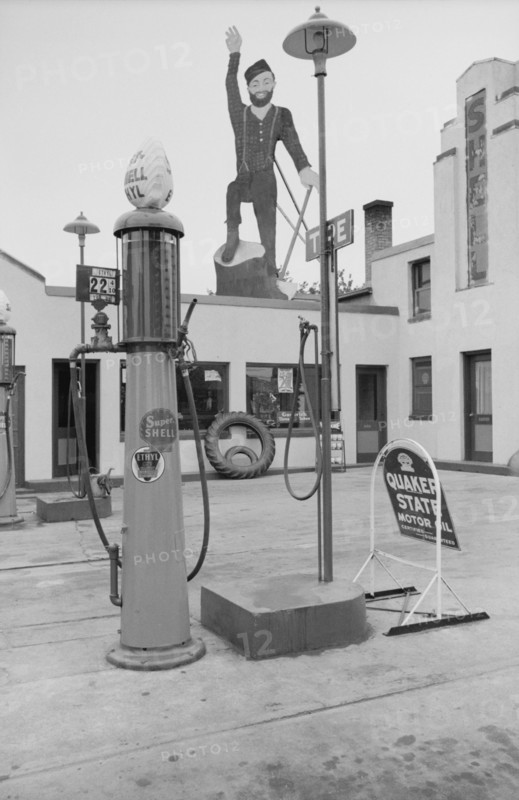 Paul Bunyan atop Gas Station, Bemidji, Minnesota, USA, John Vachon for Farm Security Administration, September 1939