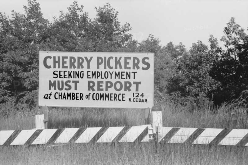 Roadside Employment Sign, Sturgeon Bay, Wisconsin, John Vachon for Farm Security Administration, July 1940