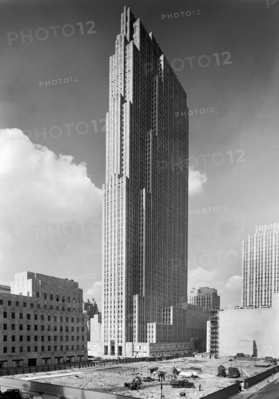 RCA Building, Rockefeller Center under Construction, New York City, New York, USA, Samuel H. Gottscho, Gottscho-Schleisner Collection, September 1933