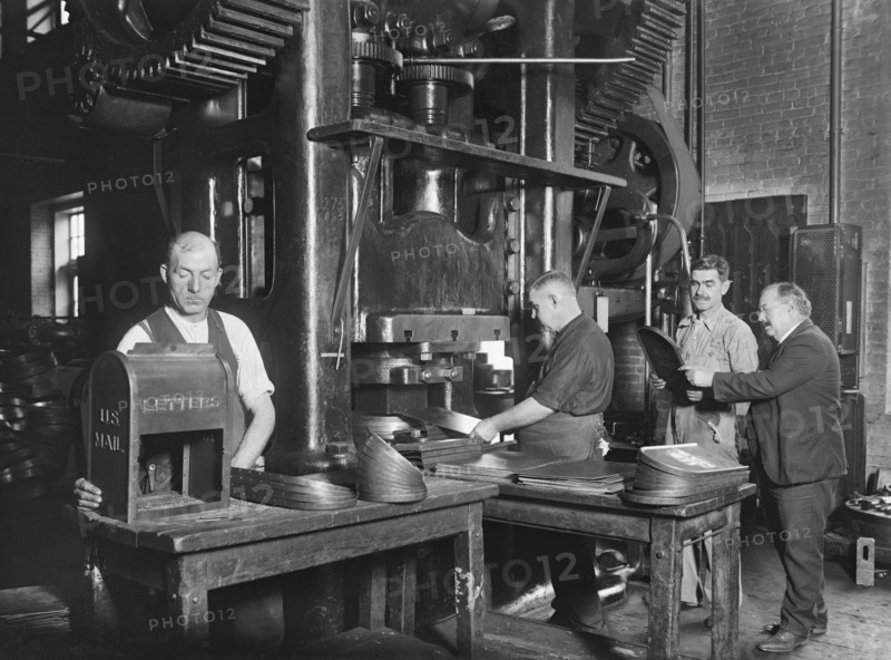 Workers Making Mailboxes, Washington Navy Yard, Washington DC, USA, National Photo Company, November 1922