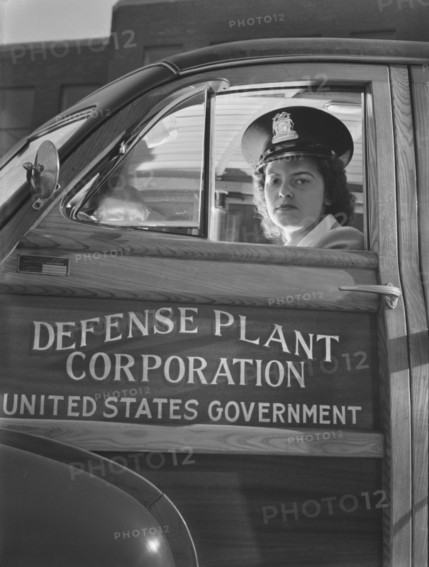 Female Driver Shuttling Workers between Two War Plants, Milwaukee, Wisconsin, USA, Ann Rosener for Office of War Information, October 1942