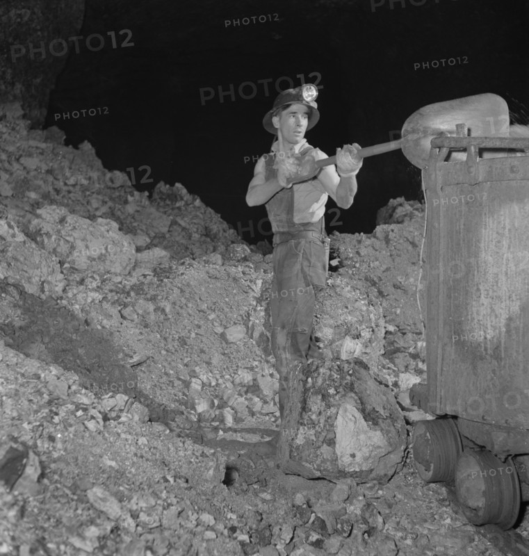 Worker Loading Zinc Ore in Mine to be used for many Purposes in the War Effort, near Cardin, Oklahoma, USA, Fritz Henle for Office of War Information, January 1943